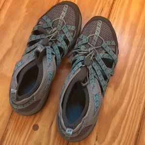 Chaco Outcross size 8.5